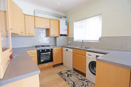 Kings Avenue, Chadwell Heath, RM6, Image 3