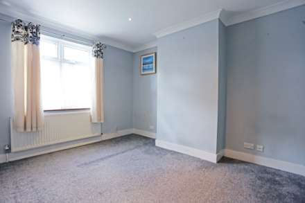 Kings Avenue, Chadwell Heath, RM6, Image 7