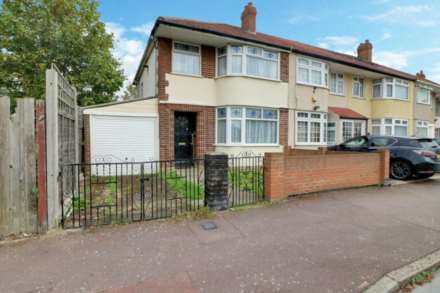 4 Bedroom End Terrace, St Giles Avenue, Dagenham, RM10