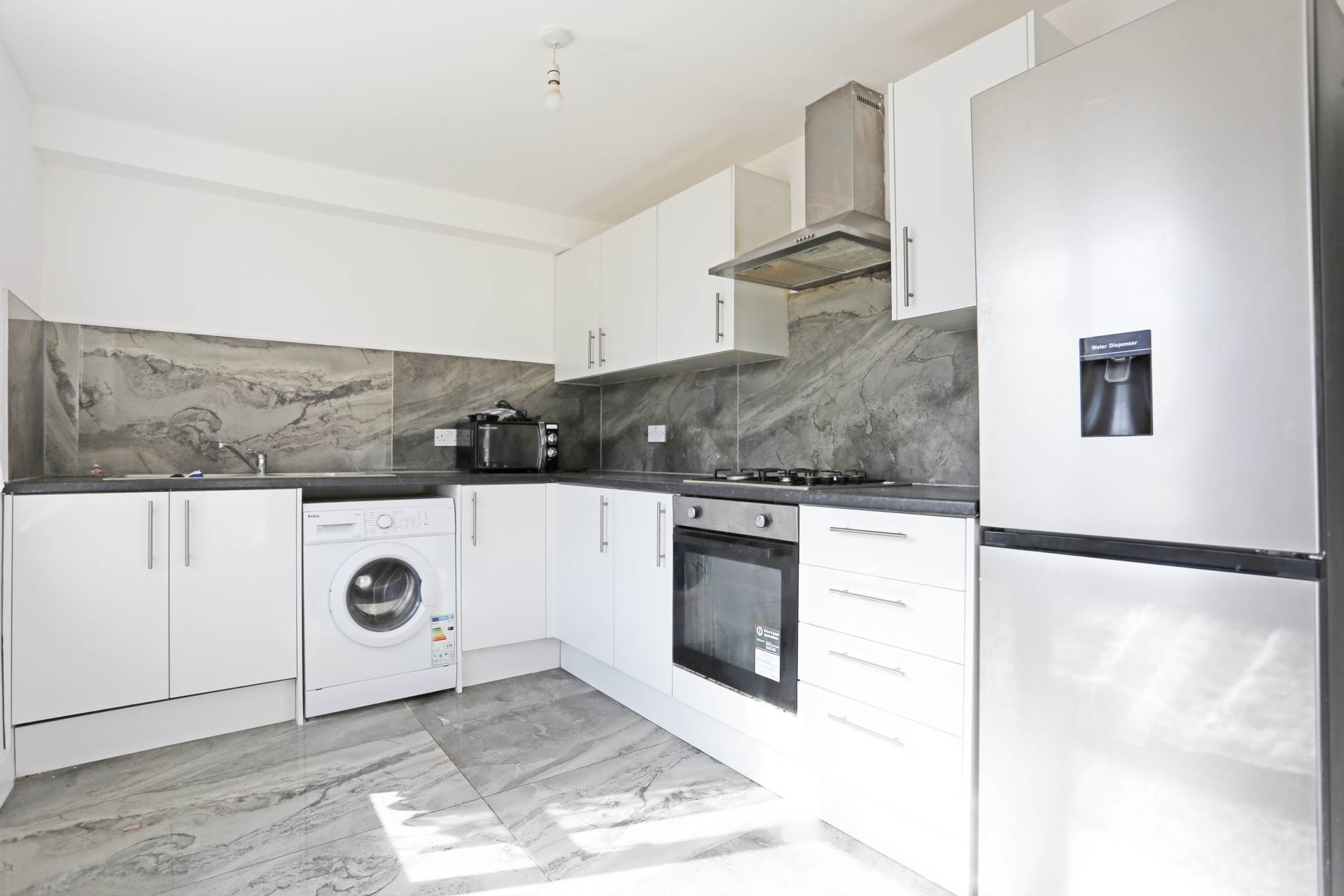 Toronto Road, Tilbury, RM18, Image 2