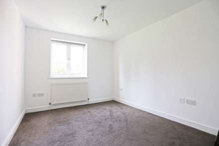 New Road, Rainham, RM13, Image 4
