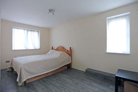 Hugo Gardens, Rainham, Image 12