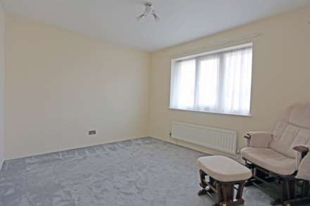 Hugo Gardens, Rainham, Image 13