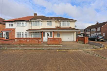 Hugo Gardens, Rainham, Image 2