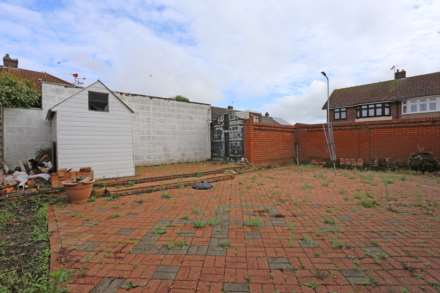 Hugo Gardens, Rainham, Image 20