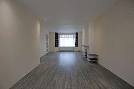 Hugo Gardens, Rainham, Image 7