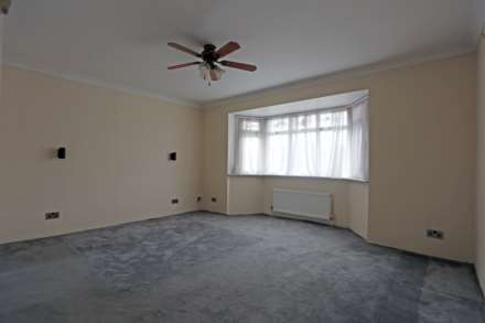 Hugo Gardens, Rainham, Image 8