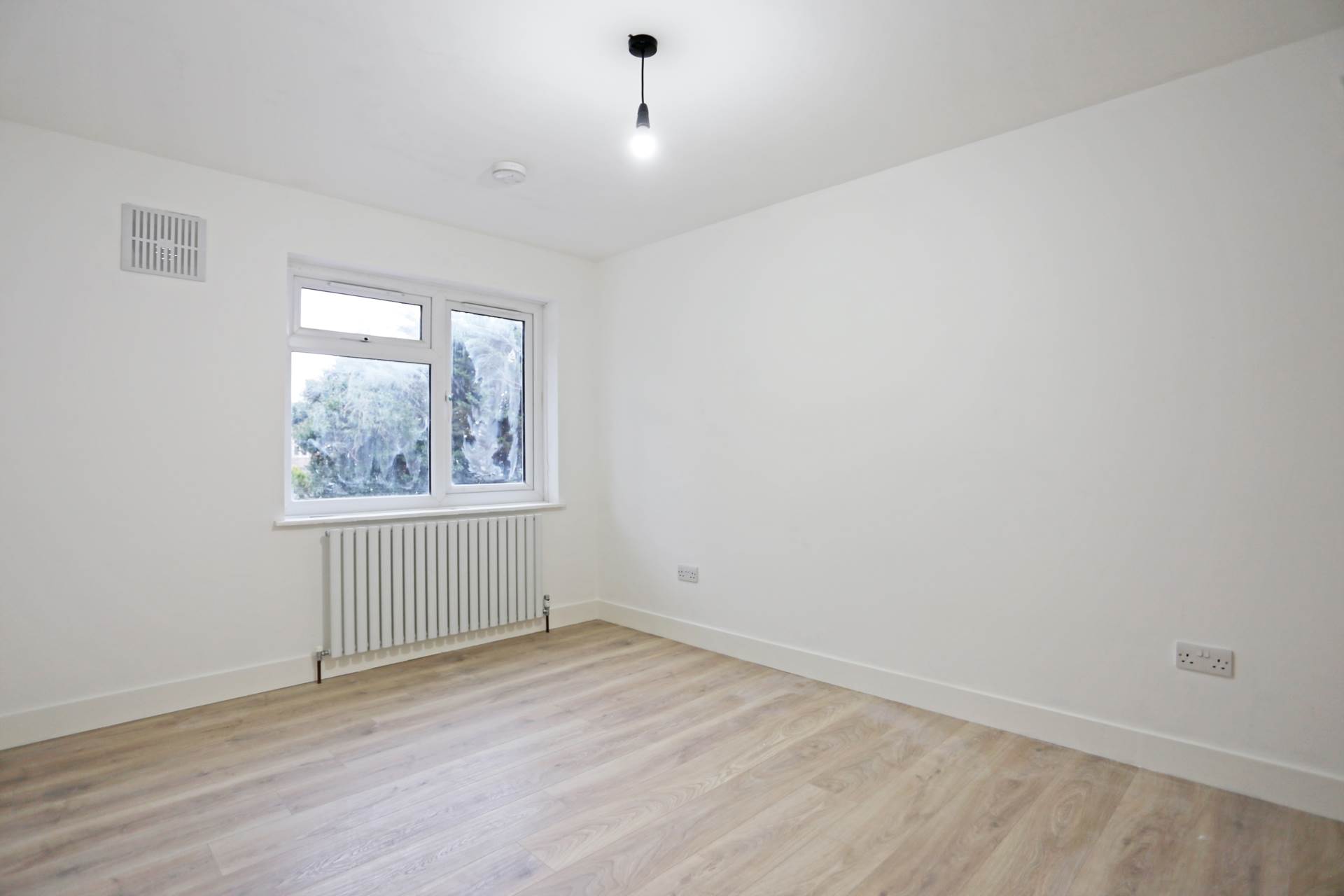 Grantham Court, Chadwell Heath, RM6, Image 10