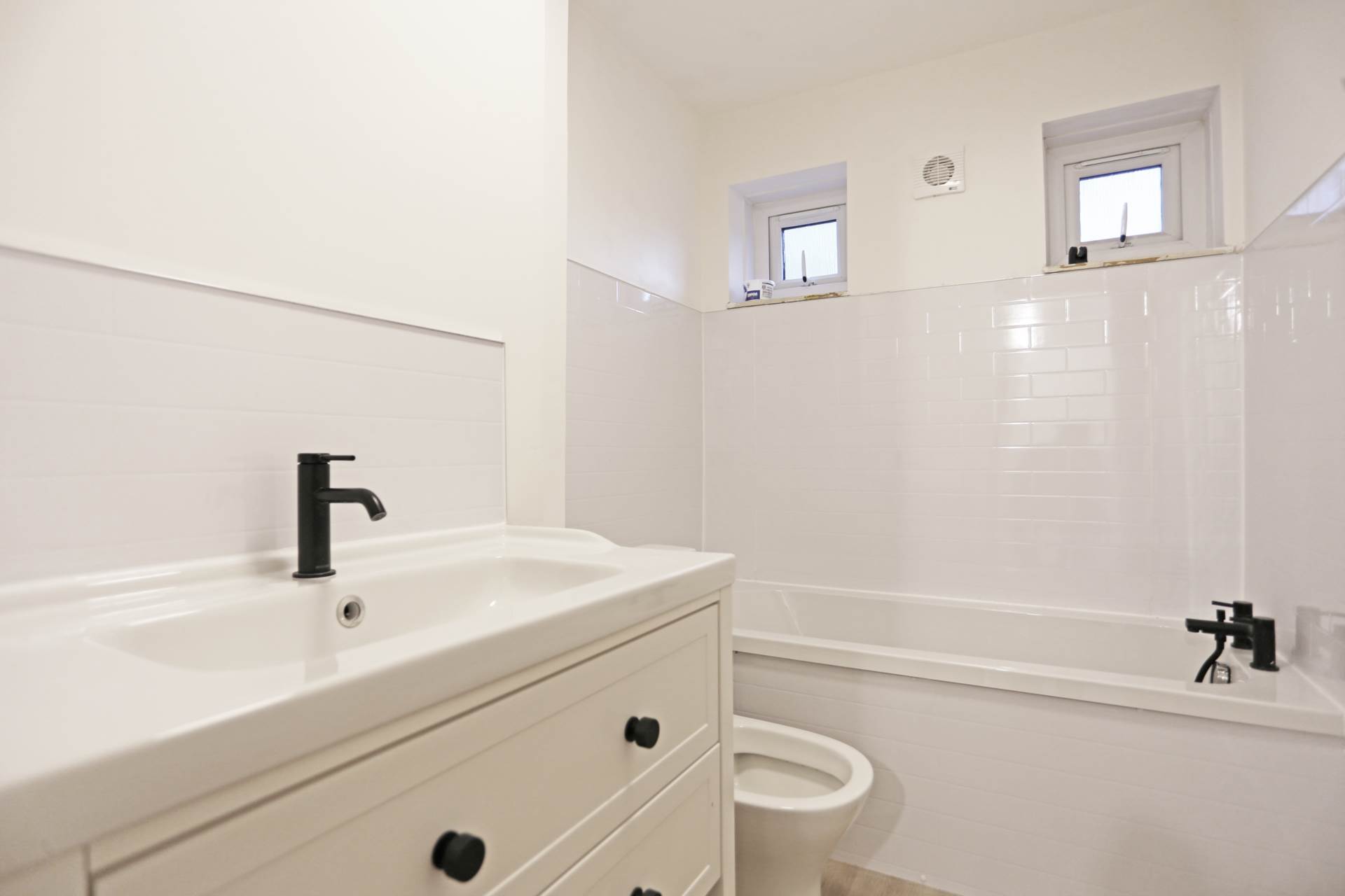 Grantham Court, Chadwell Heath, RM6, Image 11