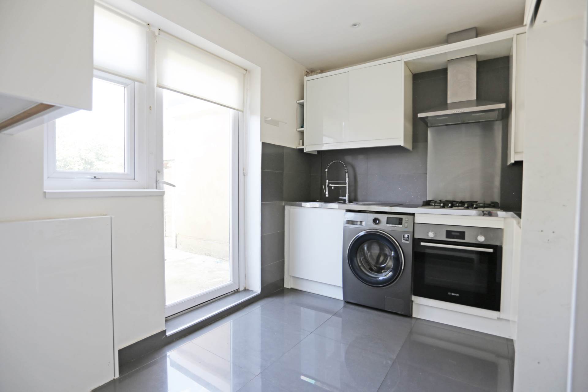 Becontree Avenue, Dagenham, RM8, Image 2