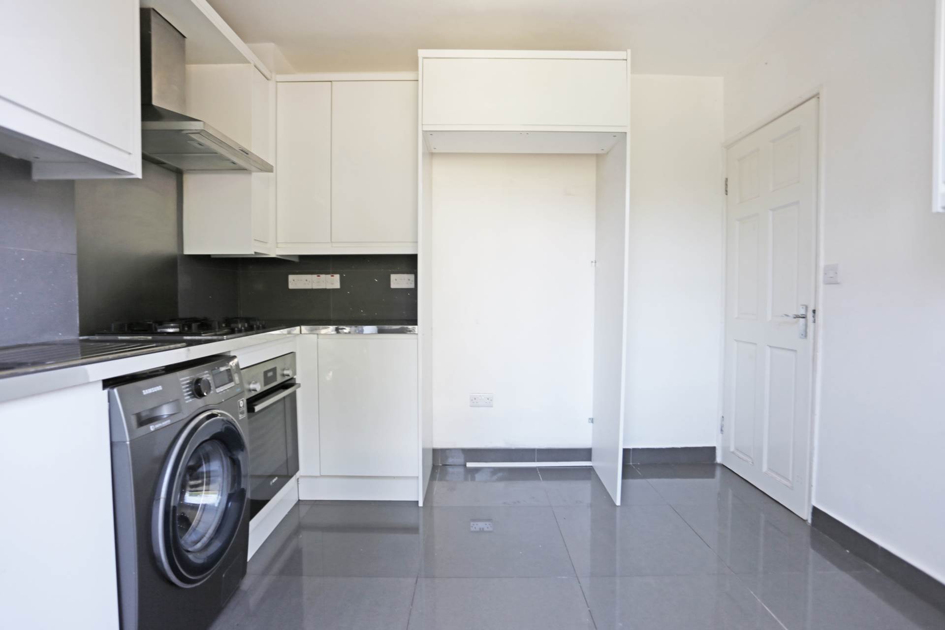 Becontree Avenue, Dagenham, RM8, Image 3