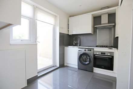 Becontree Avenue, Dagenham, RM8, Image 2