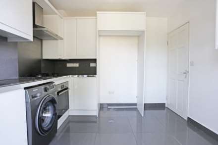 Becontree Avenue, Dagenham, RM8, Image 3