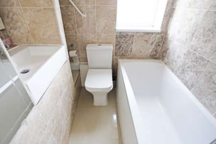 Becontree Avenue, Dagenham, RM8, Image 7