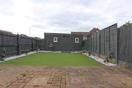 Whalebone Lane South, Dagenham, Image 11