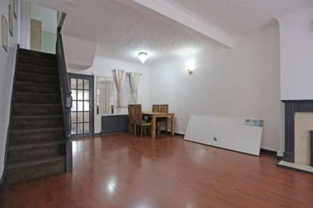 Whalebone Lane South, Dagenham, Image 3