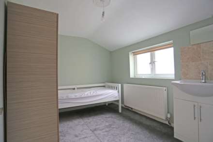 Whalebone Lane South, Dagenham, Image 7