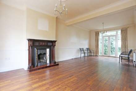 Kings Avenue, Chadwell Heath, Romford, RM6, Image 4