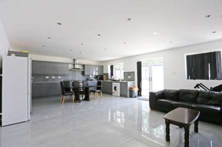 Ainsley Avenue, Romford, RM7, Image 3