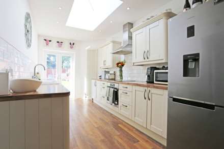 2 Bedroom Flat, Eastern Avenue East, Romford, RM1