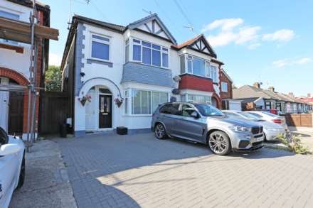 Eastern Avenue East, Romford, RM1, Image 12