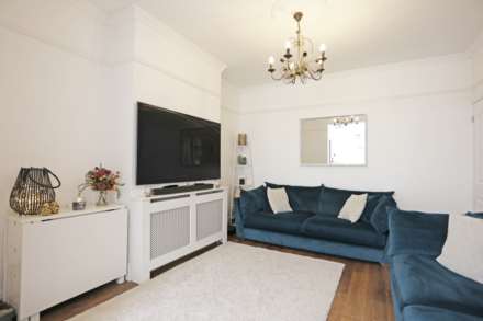 Eastern Avenue East, Romford, RM1, Image 2