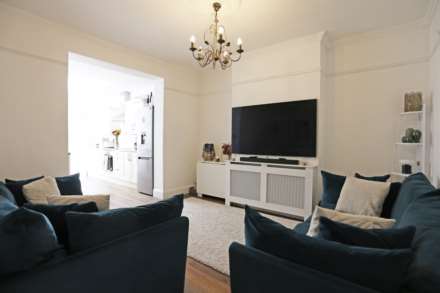 Eastern Avenue East, Romford, RM1, Image 4