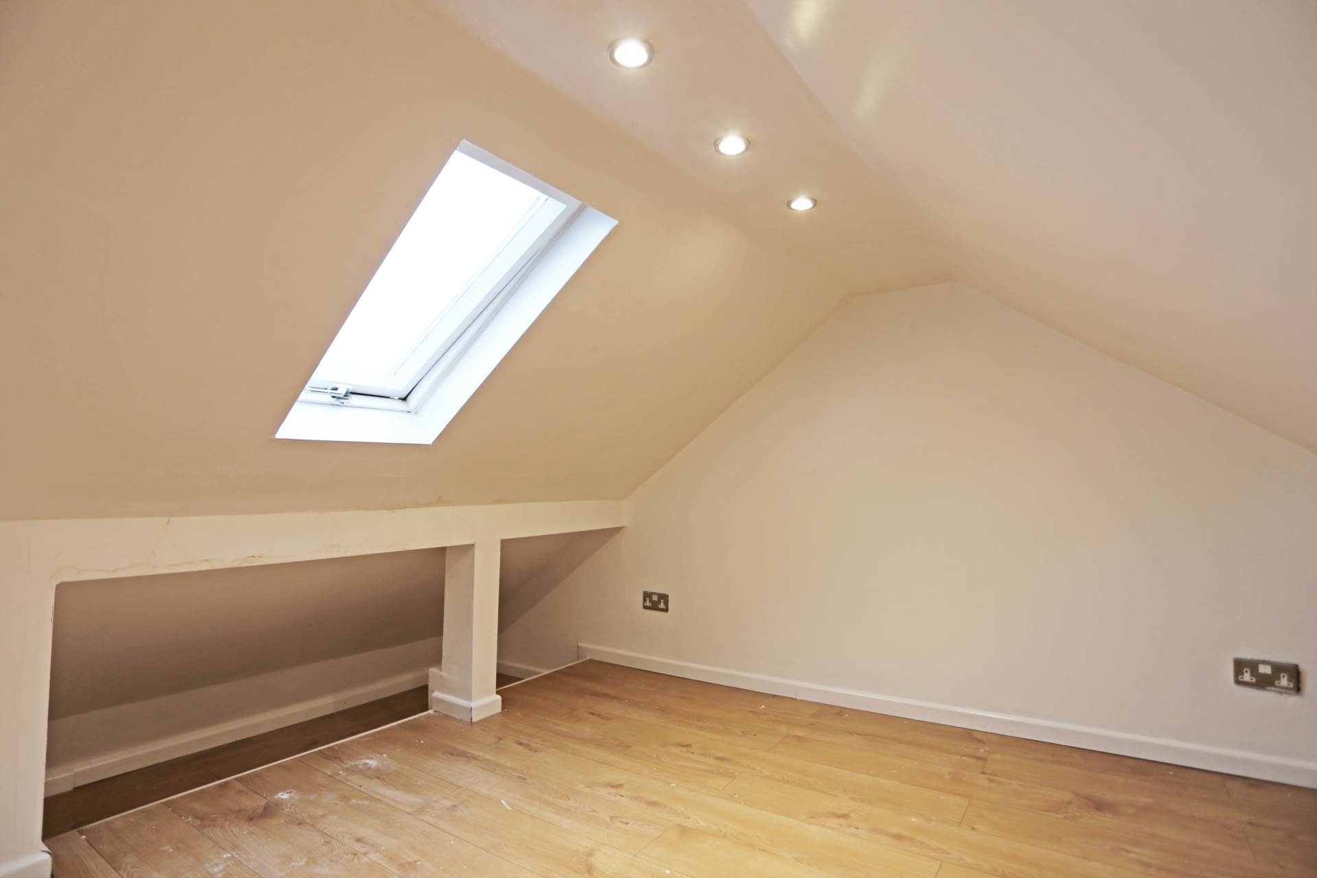 Denny Gardens, Dagenham, RM9, Image 10