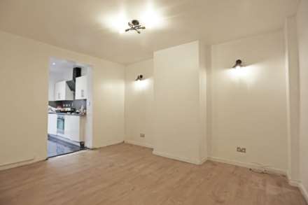 Denny Gardens, Dagenham, RM9, Image 3