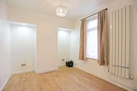 Denny Gardens, Dagenham, RM9, Image 5