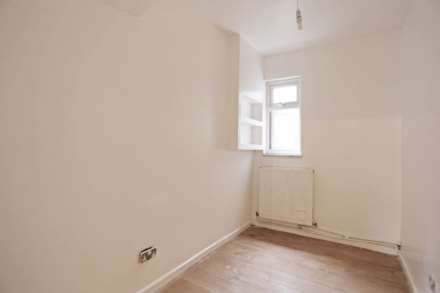 Denny Gardens, Dagenham, RM9, Image 6