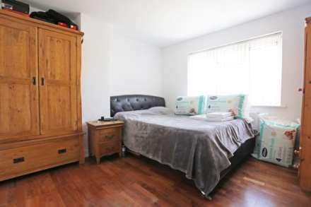 Whalebone Lane South, Dagenham, RM8, Image 6