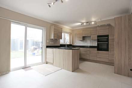 St Giles Close, Dagenham, RM10, Image 3