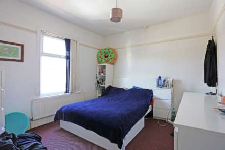 Cowper Road, Rainham, RM13, Image 6