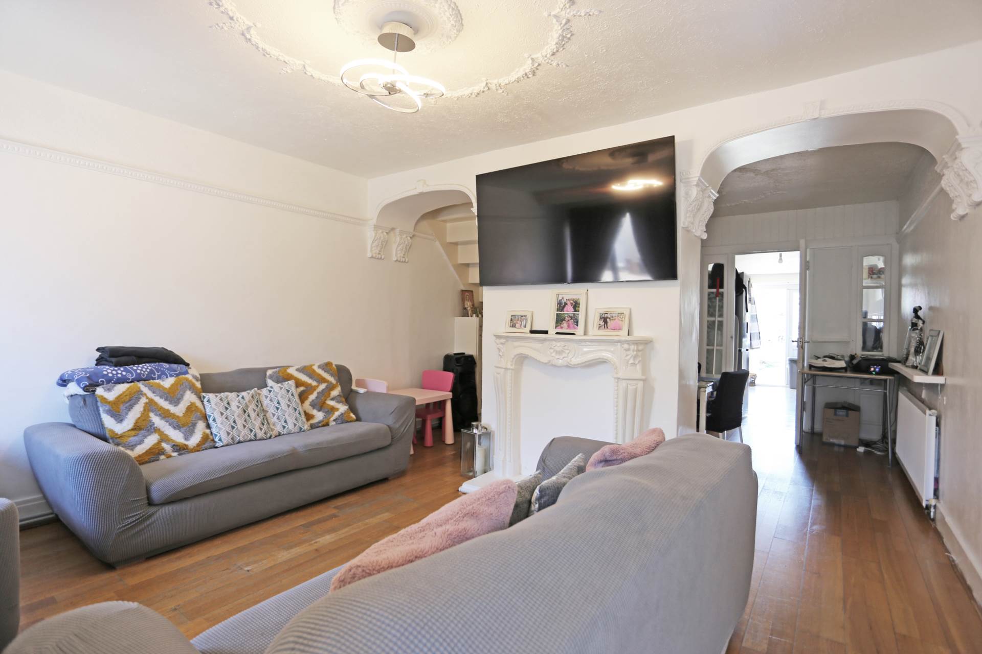 Third Avenue, Dagenham, RM10, Image 2