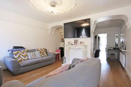 Third Avenue, Dagenham, RM10, Image 2
