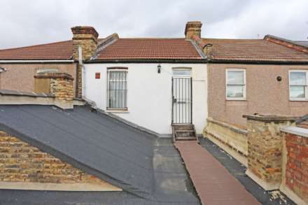 1 Bedroom Flat, Meads Lane, Ilford, Seven Kings, IG3