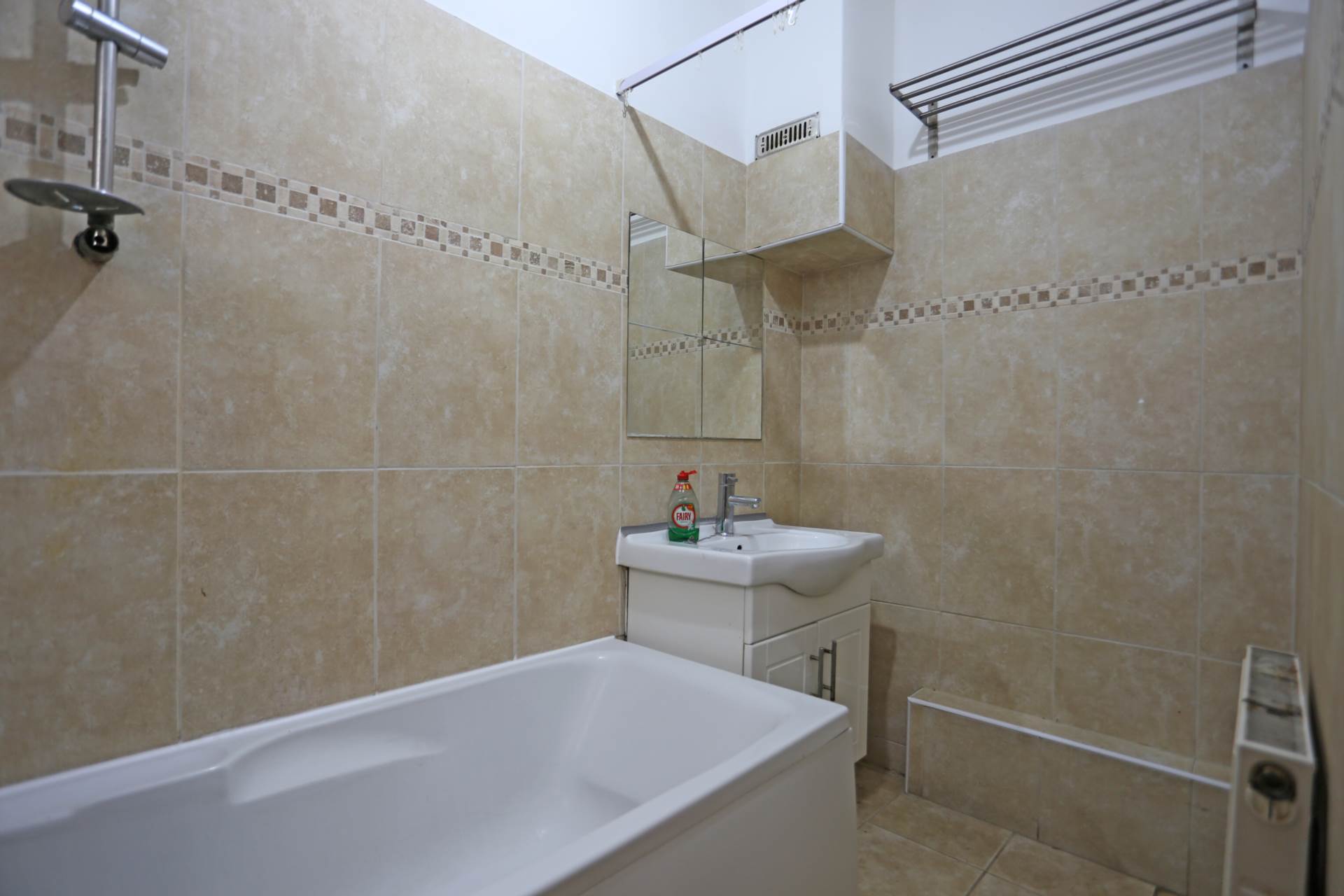 Rowdowns Road, Dagenham, RM9, Image 10