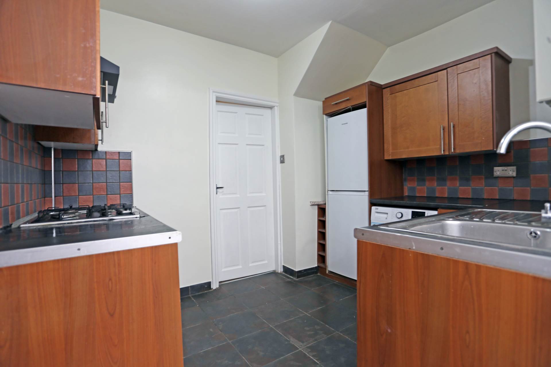 Rowdowns Road, Dagenham, RM9, Image 3