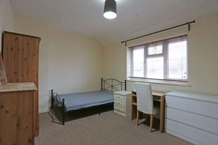 Rowdowns Road, Dagenham, RM9, Image 7