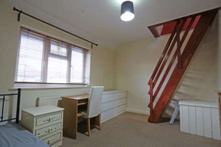 Rowdowns Road, Dagenham, RM9, Image 8