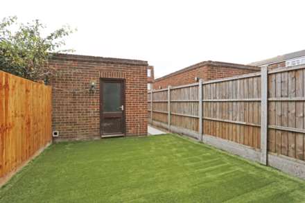 Lansbury Avenue, Chadwell Heath, Romford, RM6, Image 15