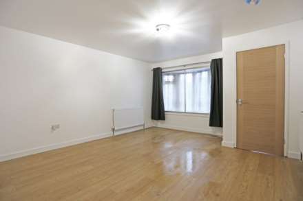 Lansbury Avenue, Chadwell Heath, Romford, RM6, Image 5