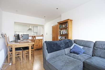 High Road, Chadwell Heath, Romford, RM6, Image 5