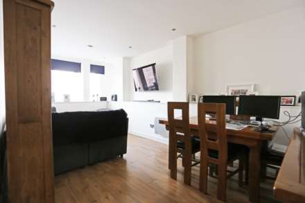 High Road, Chadwell Heath, Romford, RM6, Image 6