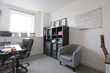 High Road, Chadwell Heath, Romford, RM6, Image 9