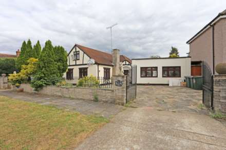 5 Bedroom Detached, Hamlet Road, Collier Row, RM5
