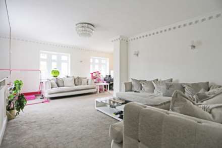 Hamlet Road, Collier Row, RM5, Image 10