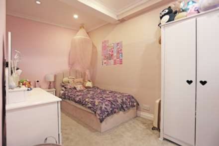 Hamlet Road, Collier Row, RM5, Image 13