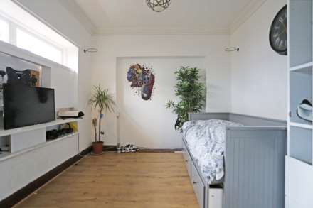 Hamlet Road, Collier Row, RM5, Image 15